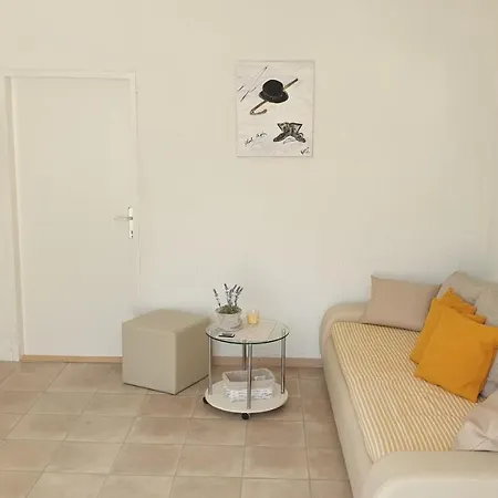6135b Διαμέρισμα *