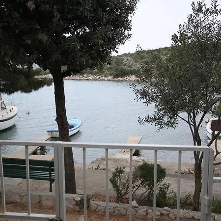 6135b Διαμέρισμα *